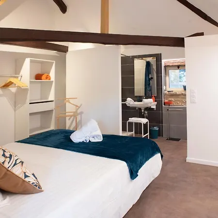 Le Moulin Du Porteil 3*